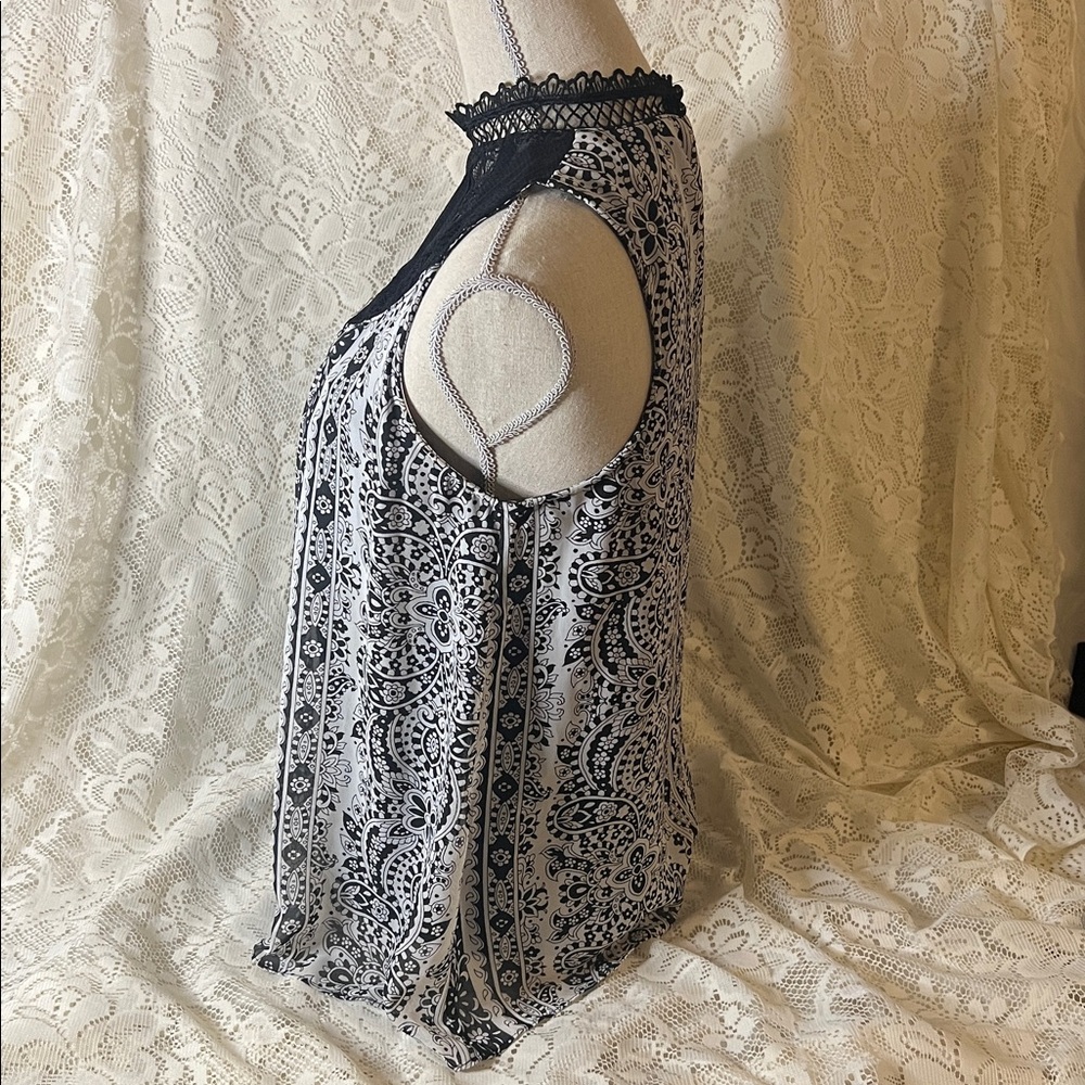 Iz Byer black and white Lace sleeveless top. - Picture 4 of 10